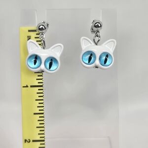 Charming Purple Cat Earrings with Blue Eyes